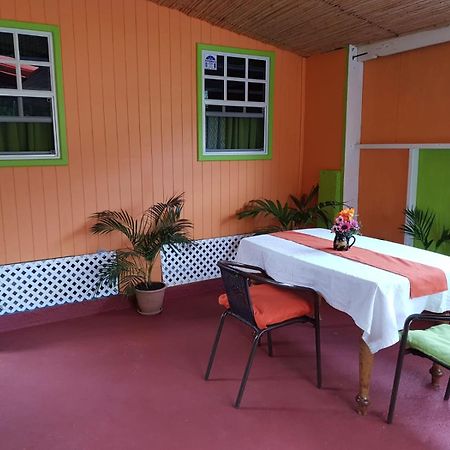 Salz Cozy Inn Roseau Eksteriør billede